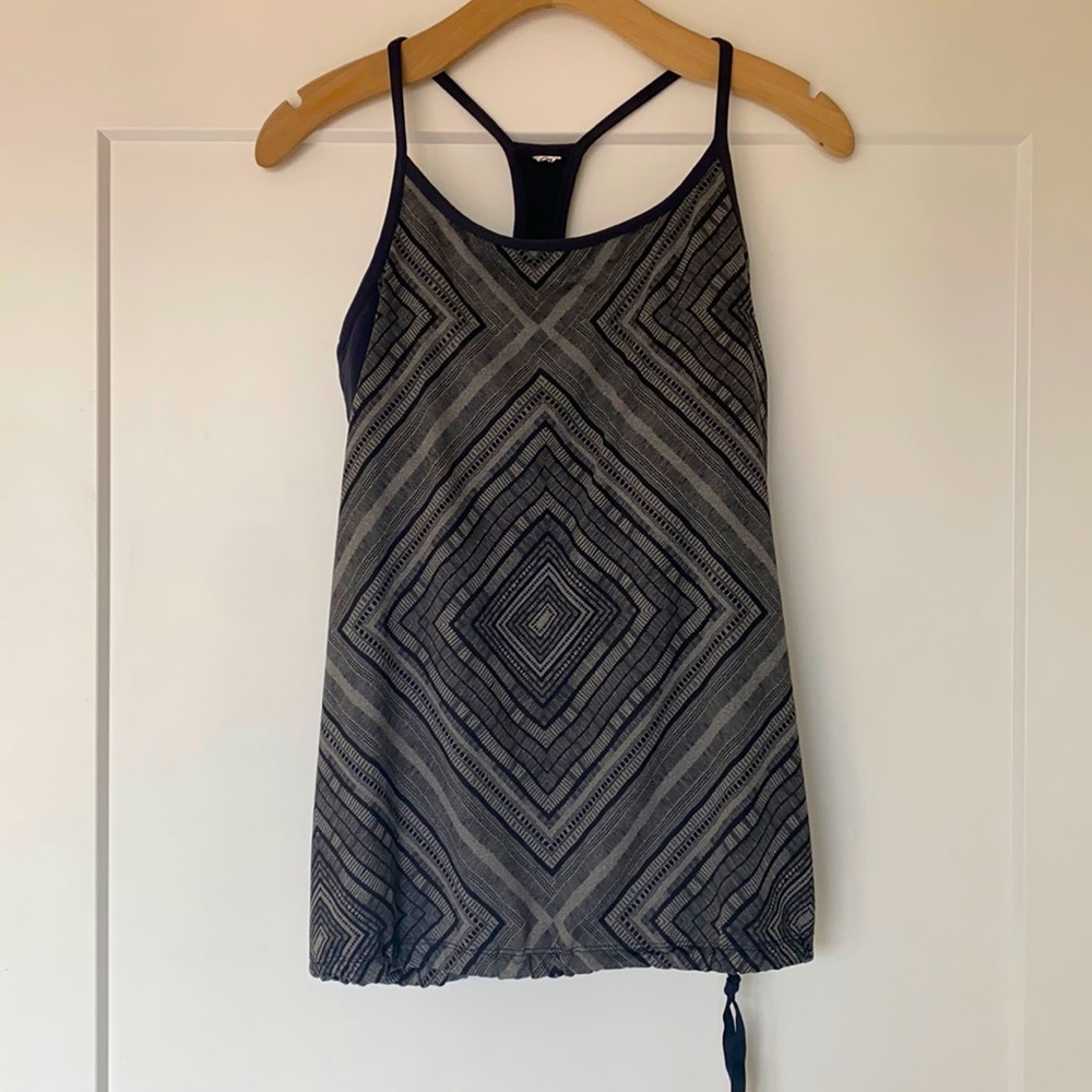 Fabletics built in bra tank | Size L